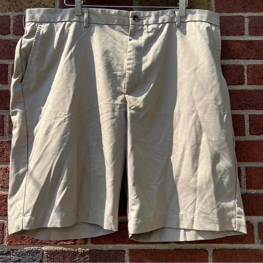 Greg Norman Shorts Mens 42 Tan Golf Flat Front Bermuda POLYESTER Performance